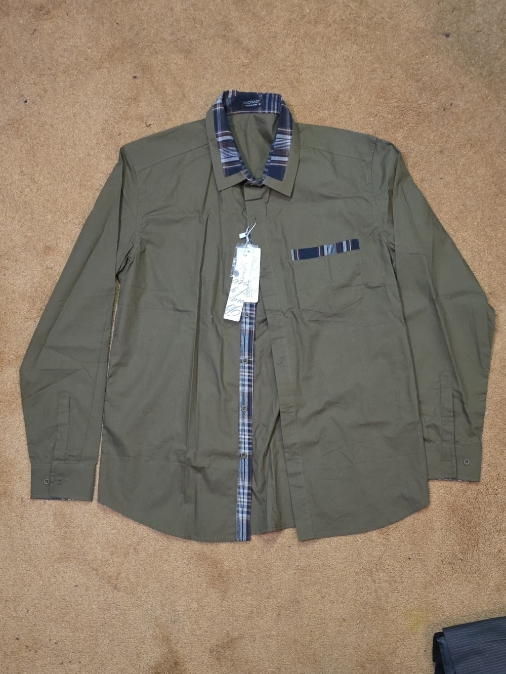 Casual Olive Green Button-Down Shirt with Navy Plaid Trim